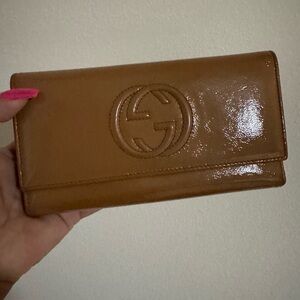 Gucci Soho patent leather wallet